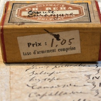 Canule Curoxyure en os dans sa boîte - Stock neuf d'époque - 1939/1940