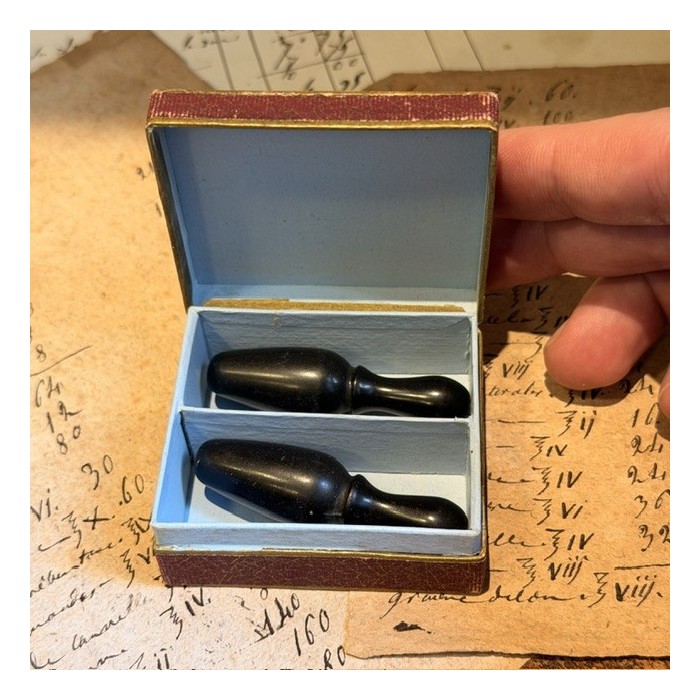 Paire de canules médicales en ébonite dans leur boîte d'origine - 1920/1930
