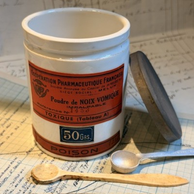Nux Vomica powder - Strychnine - POISON cabinet - Antique pharmacy pot