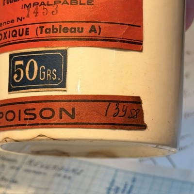 Nux Vomica powder - Strychnine - POISON cabinet - Antique pharmacy pot