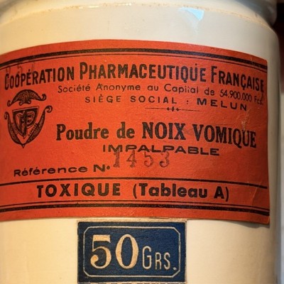 Nux Vomica powder - Strychnine - POISON cabinet - Antique pharmacy pot