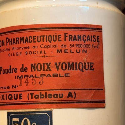 Nux Vomica powder - Strychnine - POISON cabinet - Antique pharmacy pot