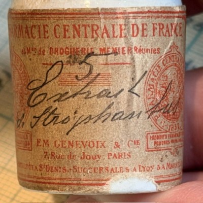 Excerpt from Strophanthus MENIER - TINY pot - POISON cabinet - Antique pharmacy