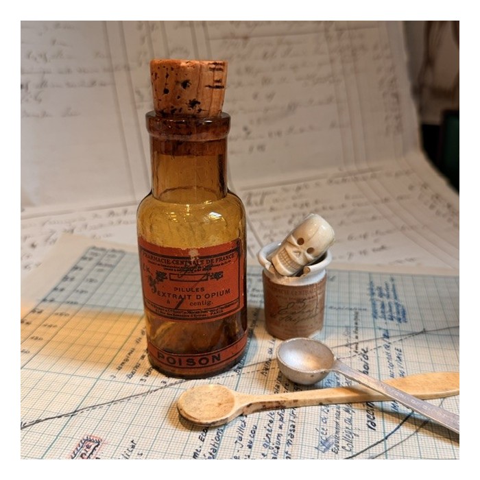 Opium extract pills - POISON cabinet - Antique pharmacy bottle