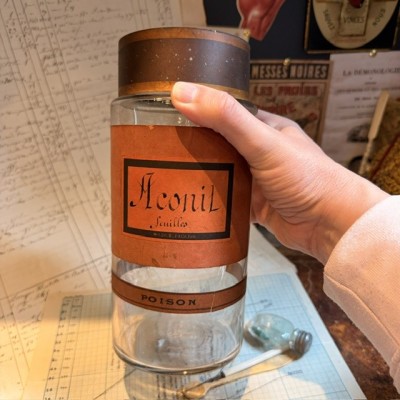 Aconit en feuilles - POISON - Bocal ancien de pharmacie-Apothicaire