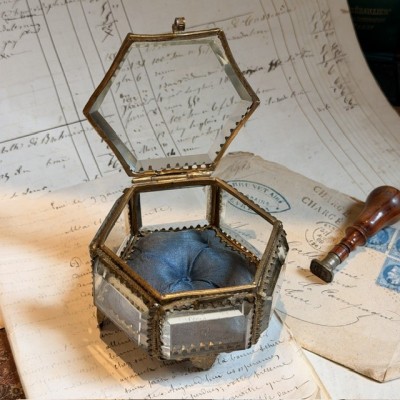 Boite reliquaire du XIXème siècle - Coffret à bijoux