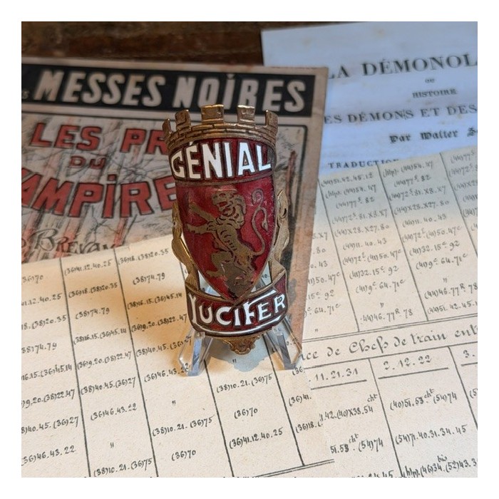 Génial Lucifer - Vintage bicycle headbadge - Brass & Red Enamel - 1930