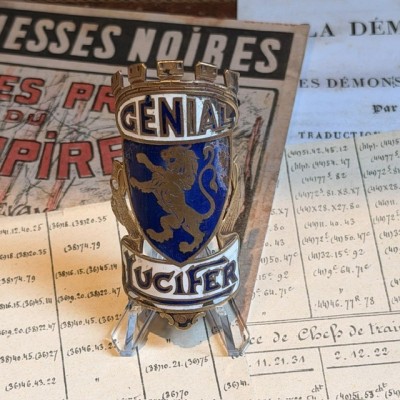 Génial Lucifer - Vintage bicycle headbadge - Brass & Blue Enamel - 1930