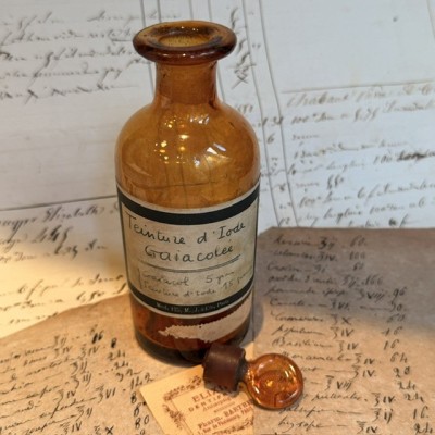 Gaiacolated Tincture of Iodine - Antique pharmacy bottle - Apothecary