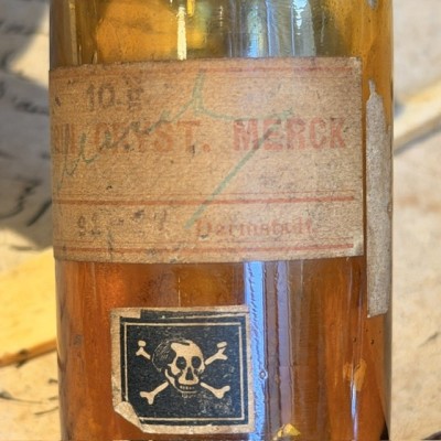 Crystallized Elaterin by Merck - POISON cabinet - Antique pharmacy bottle