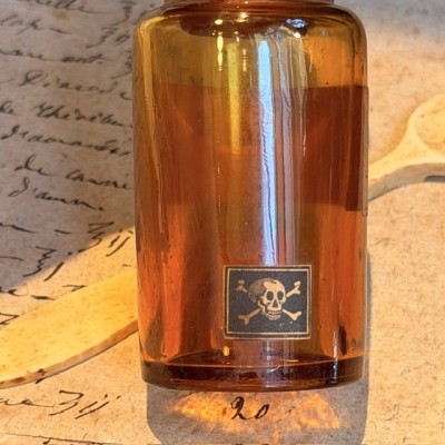 Crystallized Elaterin by Merck - POISON cabinet - Antique pharmacy bottle