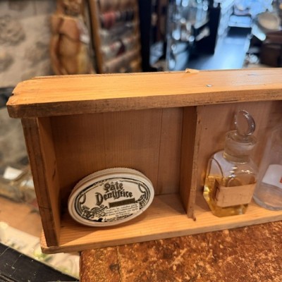 Le Tiroir du Pharmacien ancien en bois - Etagère à curiosités - Meuble de métier