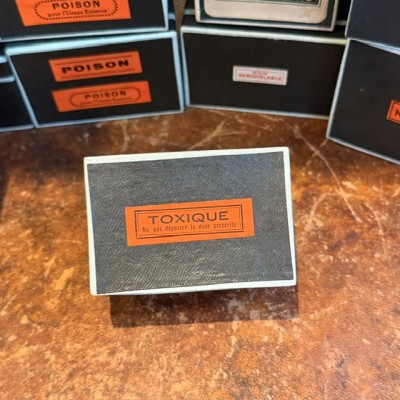 TOXIQUE - Antique labels in a pharmacy box for remedy in canvas cardboard