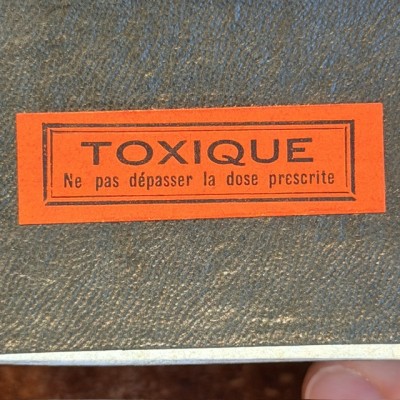 TOXIQUE - Antique labels in a pharmacy box for remedy in canvas cardboard