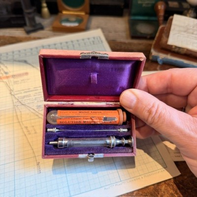 Healing snake bites - First aid kit from Michel LEGROS Pharmacy 1900