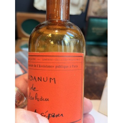 Sydenham's Laudanum - Opium tincture - POISON - Vintage pharmacy bottle