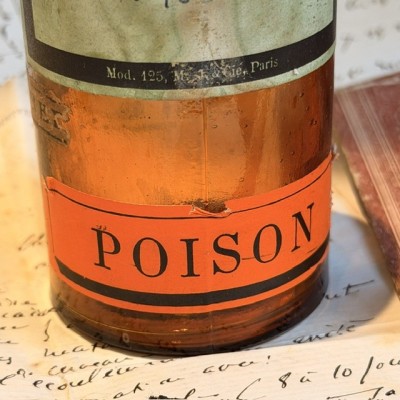 Adrenaline Solution at 1‰ - POISON - Vintage pharmacy bottle