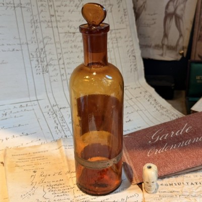 Adrenaline Solution at 1‰ - POISON - Vintage pharmacy bottle