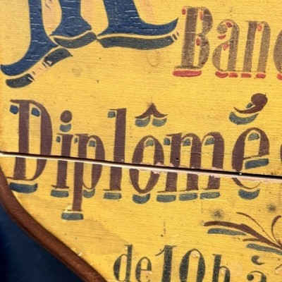 Enseigne en bois peinte - Panneau d'officine - Bandagiste & Herboriste 1890