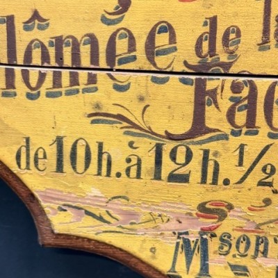 Enseigne en bois peinte - Panneau d'officine - Bandagiste & Herboriste 1890