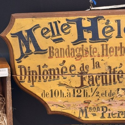 Enseigne en bois peinte - Panneau d'officine - Bandagiste & Herboriste 1890