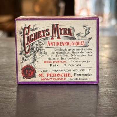 Eau de Chaux Médicinale - Antique labels in a pharmacy box for remedy in canvas cardboard