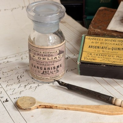 Gargle - Antique pharmacy bottle - Apothecary