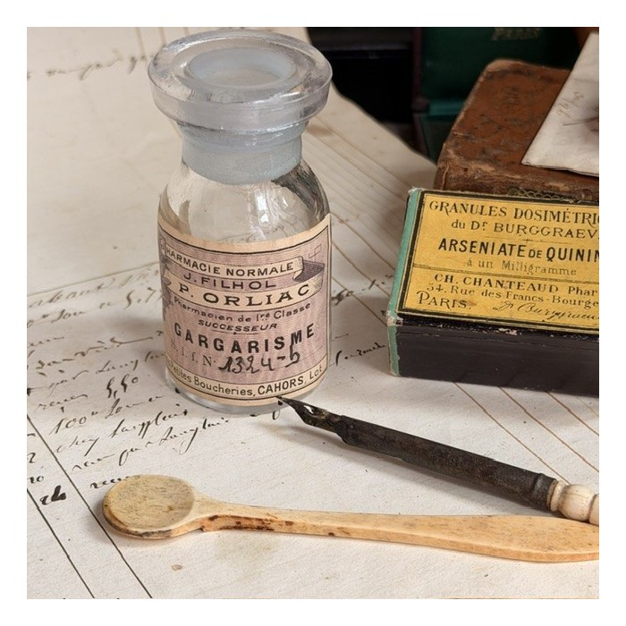 Gargle - Antique pharmacy bottle - Apothecary