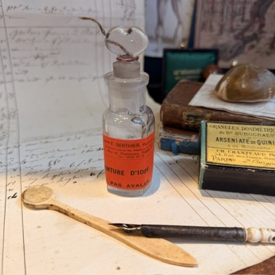 - Flacon ancien de pharmacie-Apothicaire