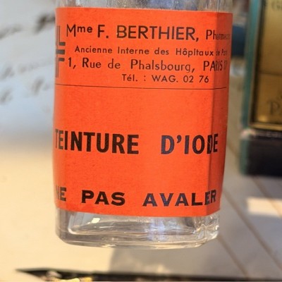 - Flacon ancien de pharmacie-Apothicaire