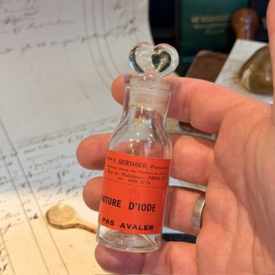 Iodine dye - Antique pharmacy bottle - Apothecary