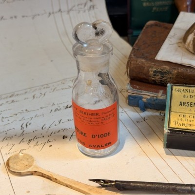 Iodine dye - Antique pharmacy bottle - Apothecary