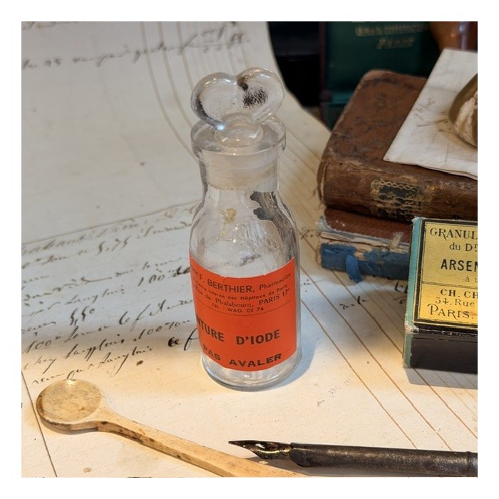 Iodine dye - Antique pharmacy bottle - Apothecary