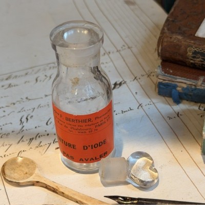 Iodine dye - Antique pharmacy bottle - Apothecary