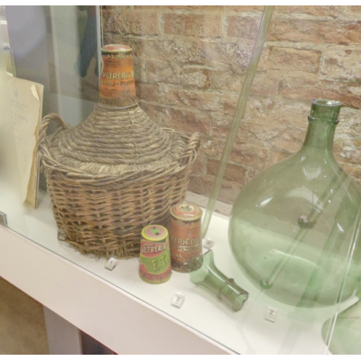 Antique cardboard lithographed demijohn headdress - Andrea Cioni & Figlio (Empoli, Tuscany) - 1913