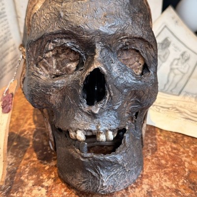 Mummy head - Human skull: artist reproduction by Jérôme Cavailles