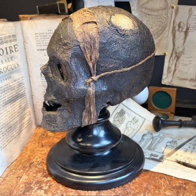 Mummy head - Human skull: artist reproduction by Jérôme Cavailles