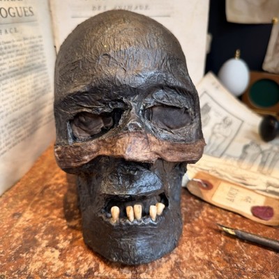 Mummy head - Human skull: artist reproduction by Jérôme Cavailles