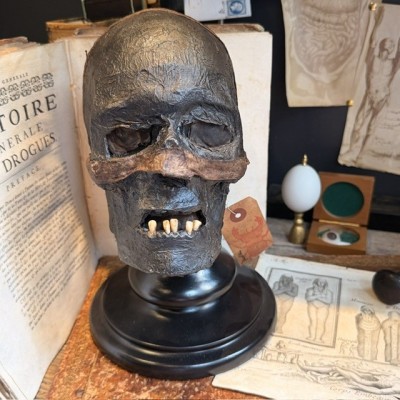 Mummy head - Human skull: artist reproduction by Jérôme Cavailles