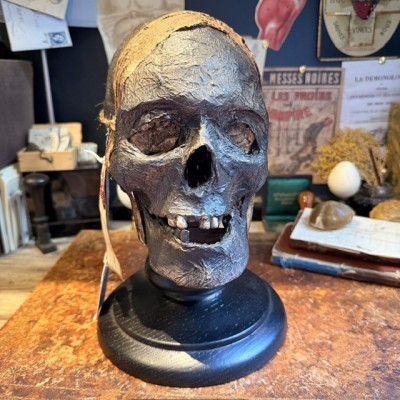 Support pour Tête de momie - Piédestal en bois tourné noirci façon XIXème