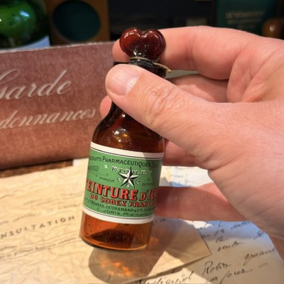 Iodine dye - Antique pharmacy bottle - Apothecary