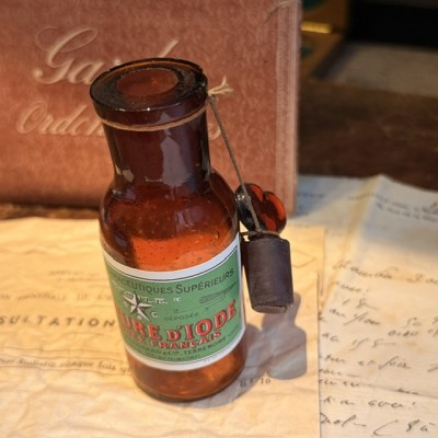 Iodine dye - Antique pharmacy bottle - Apothecary