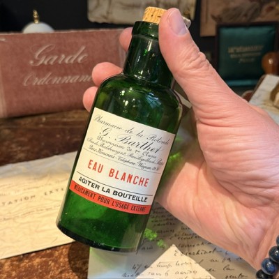 Eau Blanche - Antique pharmacy bottle - Apothecary