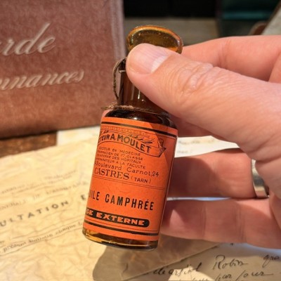 Huile camphrée - Antique pharmacy bottle - Apothecary