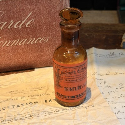 Teinture d'Arnica - Antique pharmacy bottle - Apothecary