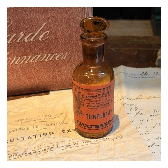 Teinture d'Arnica - Antique pharmacy bottle - Apothecary