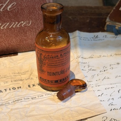 Teinture d'Arnica - Antique pharmacy bottle - Apothecary