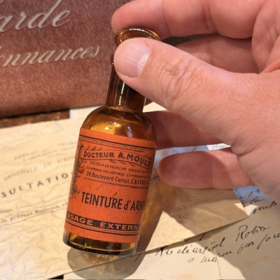 Teinture d'Arnica - Antique pharmacy bottle - Apothecary
