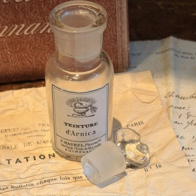 Teinture d'Arnica - Antique pharmacy bottle - Apothecary