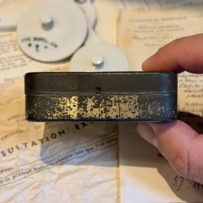 Metal box of breath mints with cocaine - 1920's - Dragees BENGUE